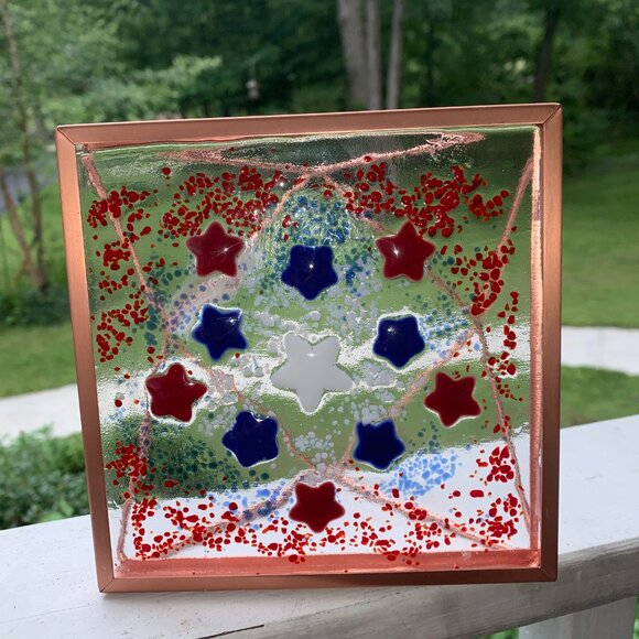 #6235 FUSED GLASS SUN CATCHER  RED WHITE & BLUE STARS IN GOLD TONE FRAME - Picture 2 of 8